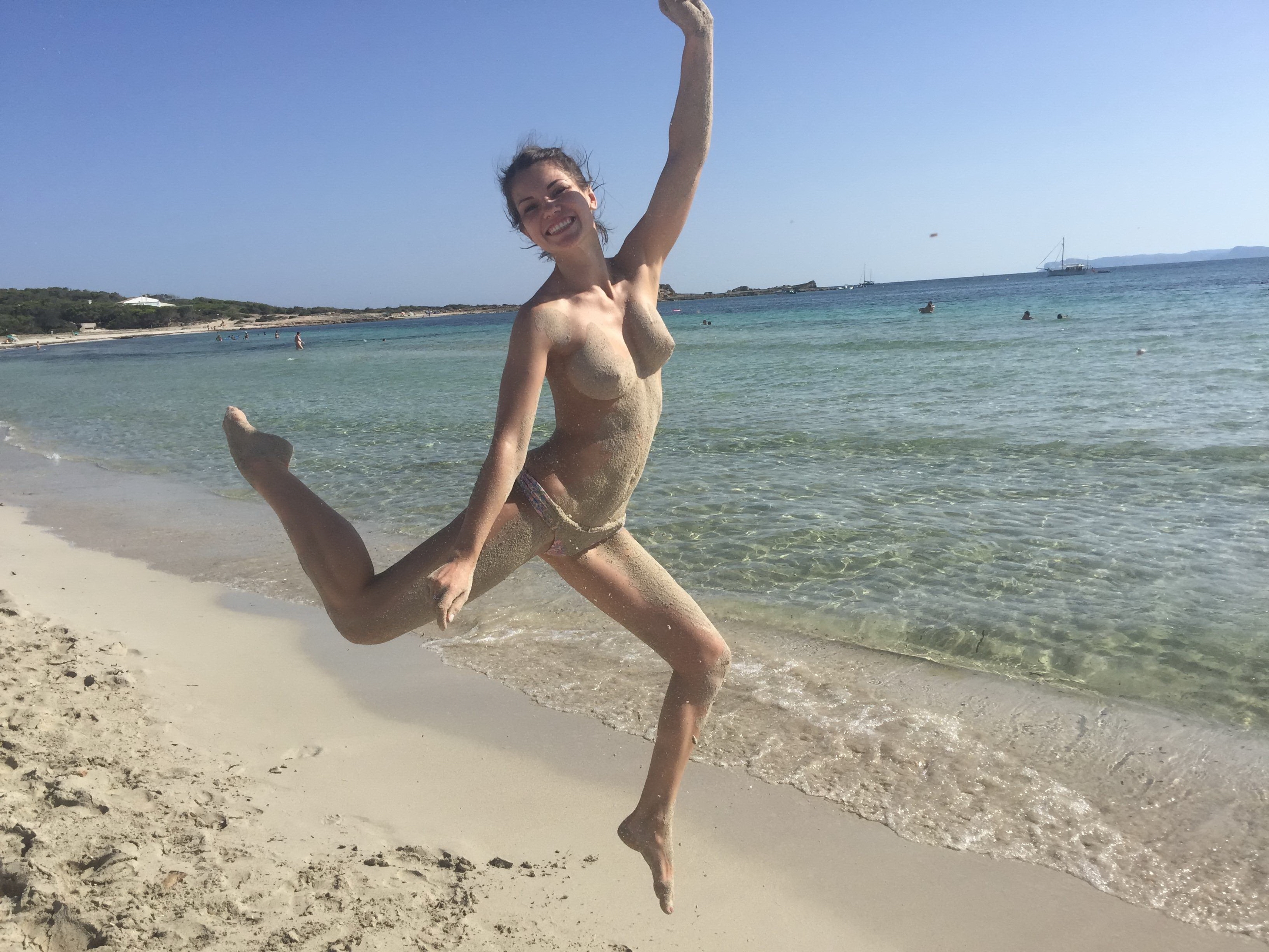 http://dru.pl/blog/stuff/wysportowana-dziewczyna/sexy-fit-sportive-girl-naked-on-vacation-young-amateur-selfie-15.jpg