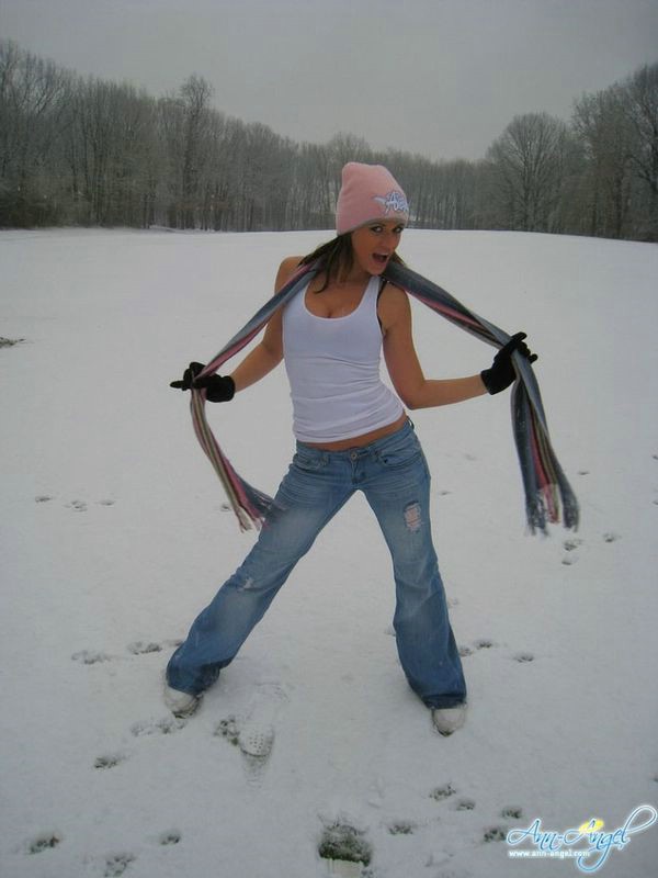 Ania na śniegu
