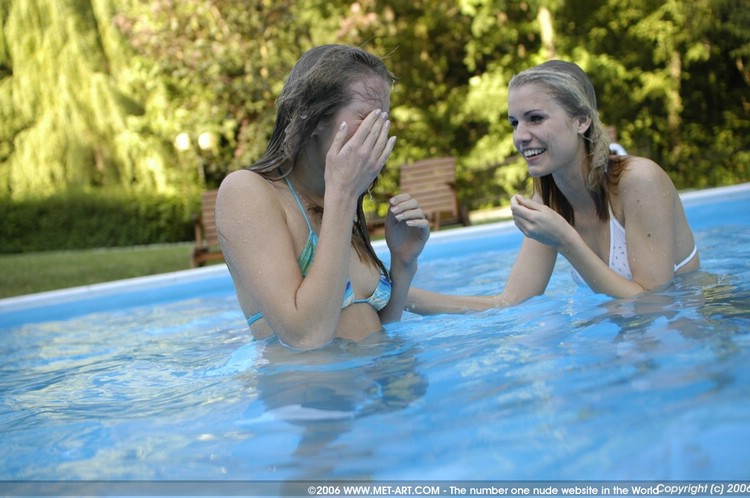 Dziewczyny na basenie