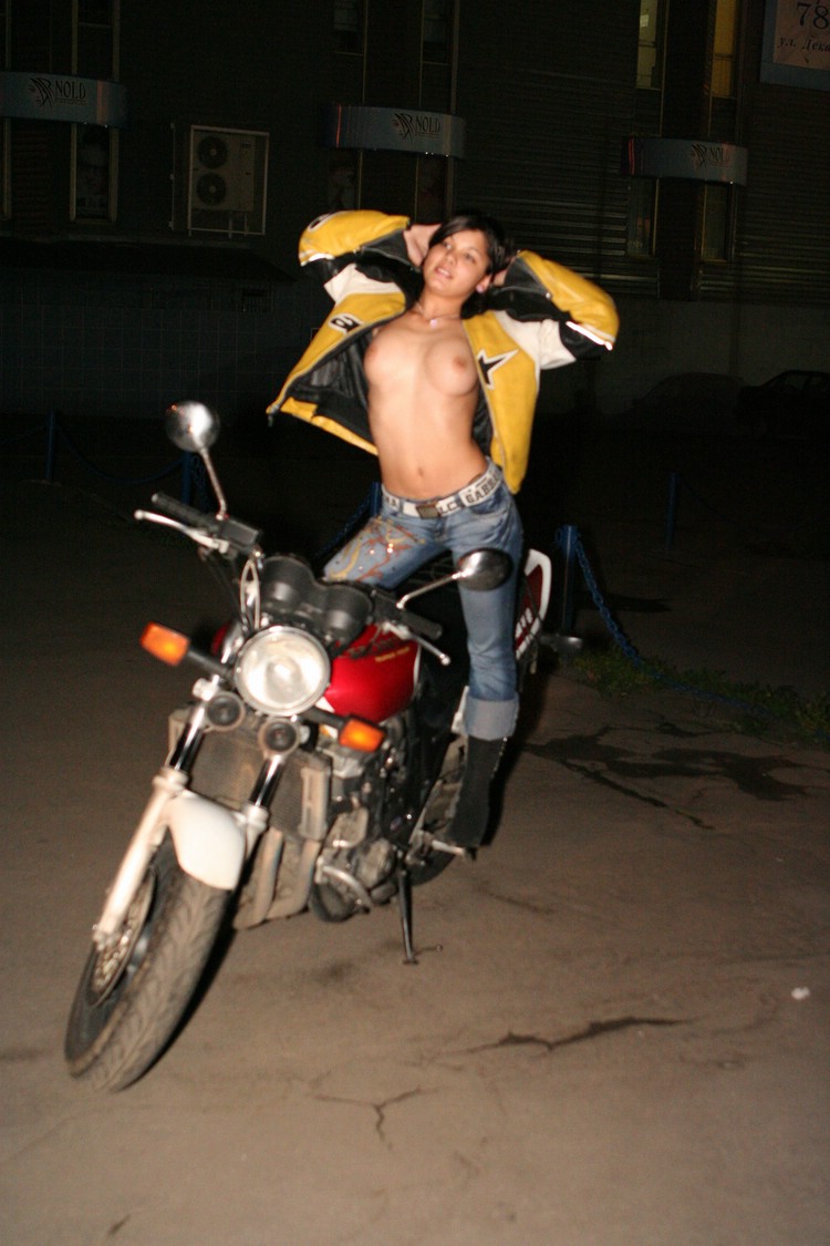Motocyklistka