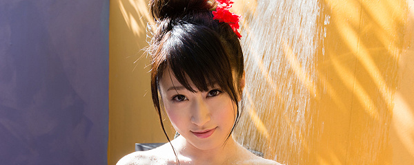 Arisa Misato – Prysznic w ogrodzie