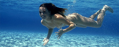 Dziewczyny nago pod wodą